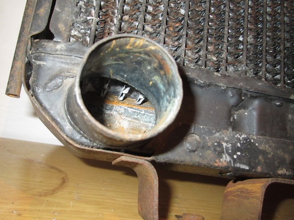 Радиатор охлаждения газ 21 новый старого выпуска не крашенный без пробок ГАЗ-21 "Волга"  чердачного хранения